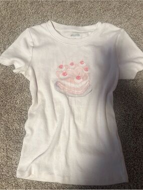 Hollister White Short-Sleeve Graphic Tee with Pink Cake